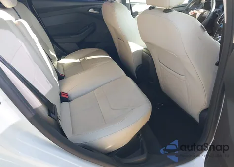 2016 Ford Focus Titanium z USA, uszkodzony, nr VIN 1FADP3J21GL274689